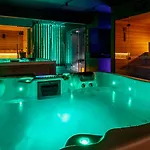 منتزه العطل M2 Wellness & أوستروفو