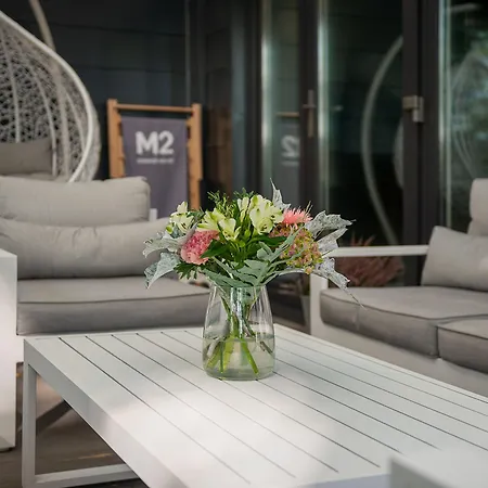 M2 Wellness & * 오스트로보