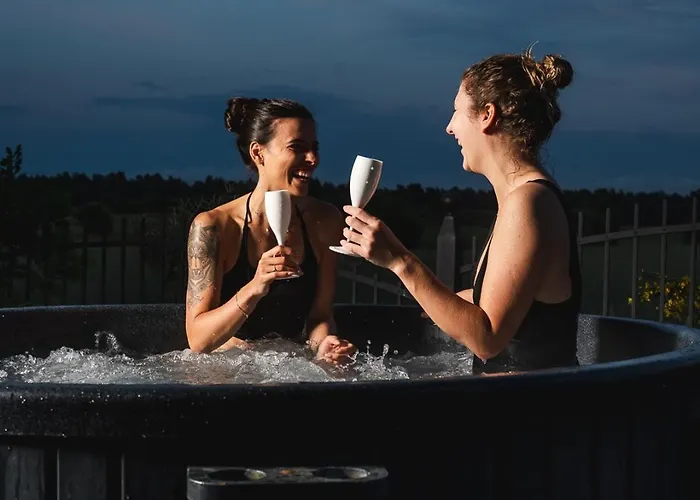 M2 Wellness & אוסטרובו